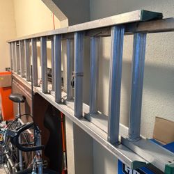 24 Foot Aluminum Warner Extension Ladder 23 Foot Reach Really Good Condition