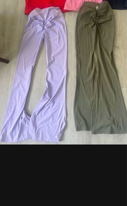gym flare leggings size small Has a lot of stretch 20$ each one