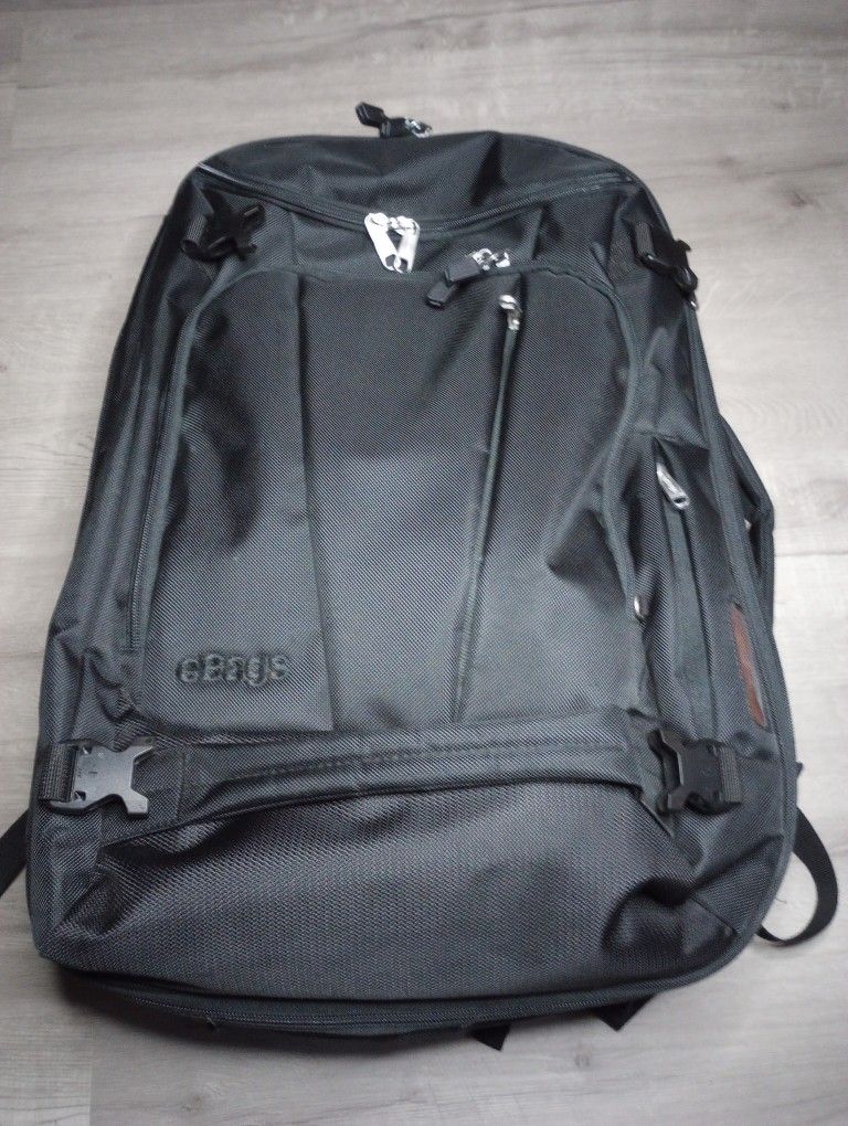 black leather bag backpack Mini Handcrafted SS26 The zipper of the KORN Attractive T-Shirt, Freak Color:Gold Berto