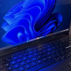 ASUS Vivobook 16X OLED i9 / RTX 4050 / 1TB SSD / 16GB