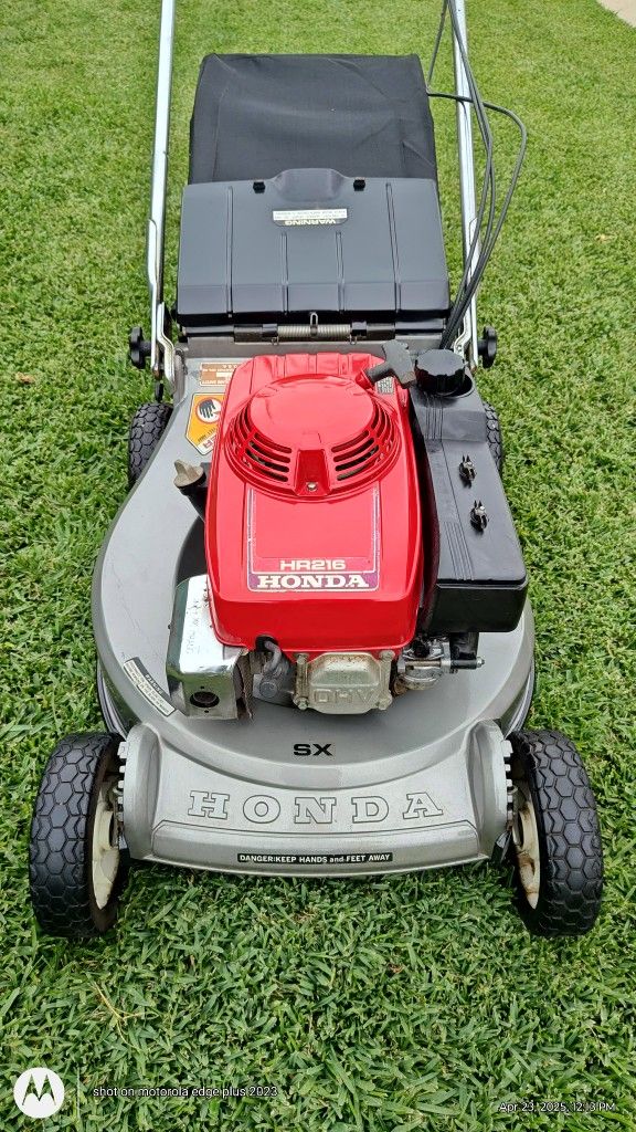 Honda HR 216 Commercial Lawn Mower