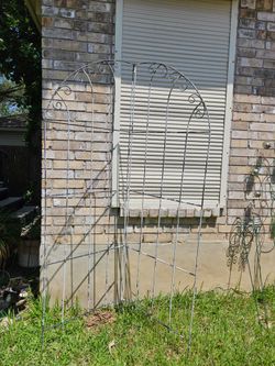 Garden Bi-fold Trellis (DeZavala/Lockhill Selma  78230)