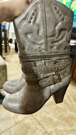 Woman’s Cowboy Boots 8.5
