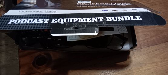 PROFESSIONAL PODCAST EQUIPMENT BUNDLE NEW IN THE BOX