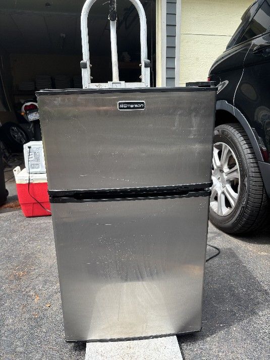 Emerson Mini Fridge/Freezer
