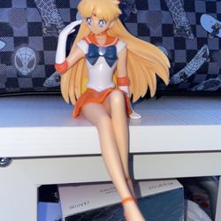 Sailor Moon Venus Sitting Figure