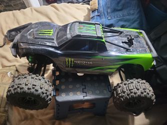 Tractious Max x Monster Energy drink limited edition
