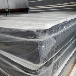 New King Size Pillow Top Mattress And Box Spring. Delivery Is Available 