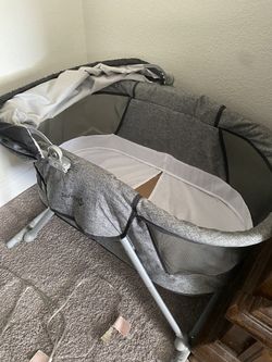 Safety 1st Nap and Go Rocking Bassinet