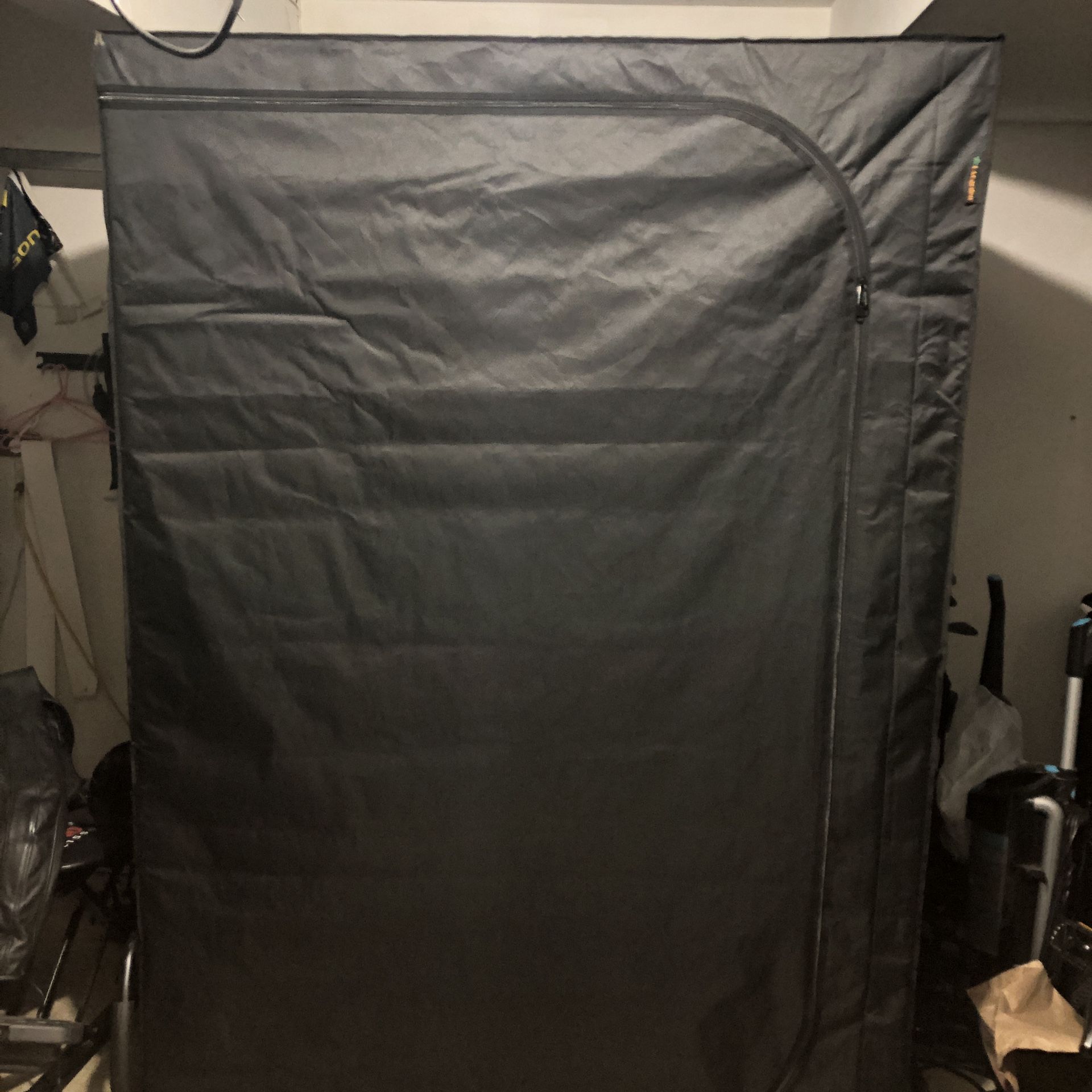 5 x 5 grow tent with veg and a flower lights with ballast