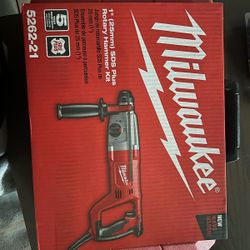 Milwaukee 1"SDS Plus Rotary Hammer Kit