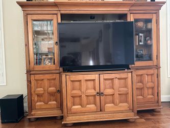 Wall unit/Entertainment Center