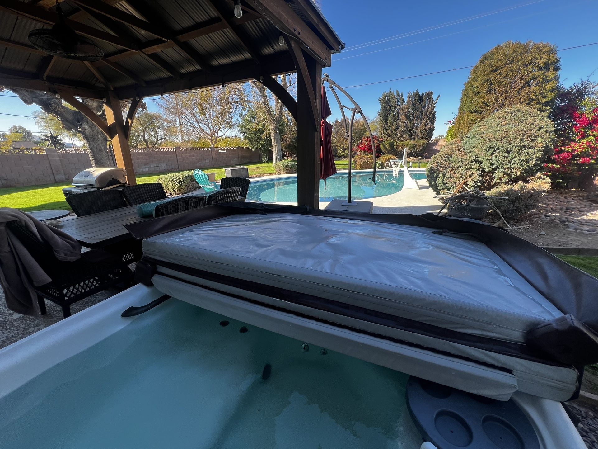 Hot Tub Aquaterra Spa - 4 Person - Lounger - 110 + 220 Plug And Play