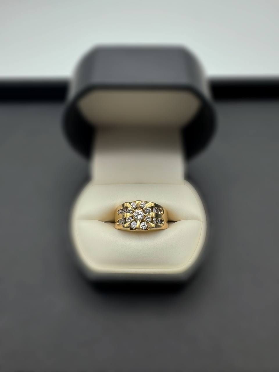 14k solid yellow gold ring with 1 CTW size 7.5