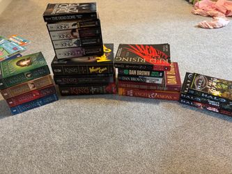 Large Book Lot - Stephen King, George R.R. Martin, Dan Brown, Halo