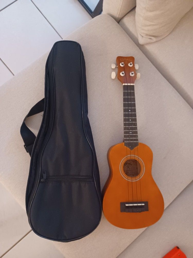 UKULELE KAHALA con FORRO