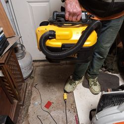 Dewalt Va cuum Type 2  2gallon
