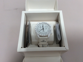 Omega x Swatch Bioceramic Moonswatch Mission To Moonphase Snoopy - SO33W700