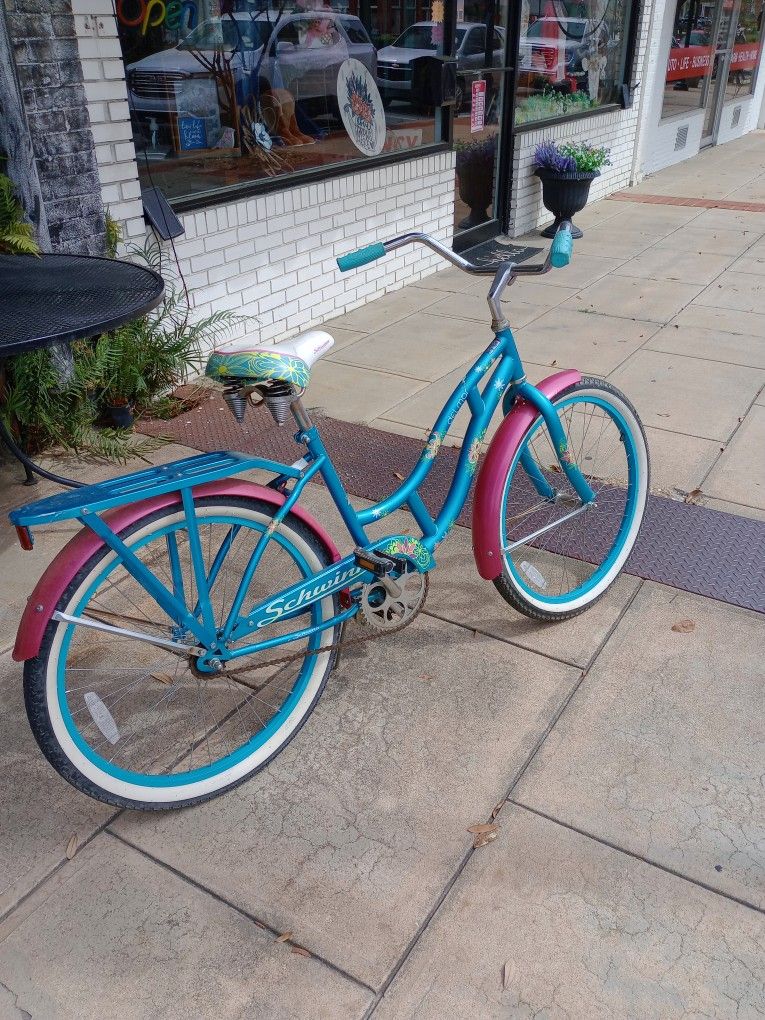 Schwinn" Del Mar" Girls Cruiser