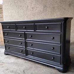 NINE DRAWERS WOODEN DRESSER LIKE NEW 