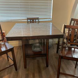 Dining Table & 4 Chairs 