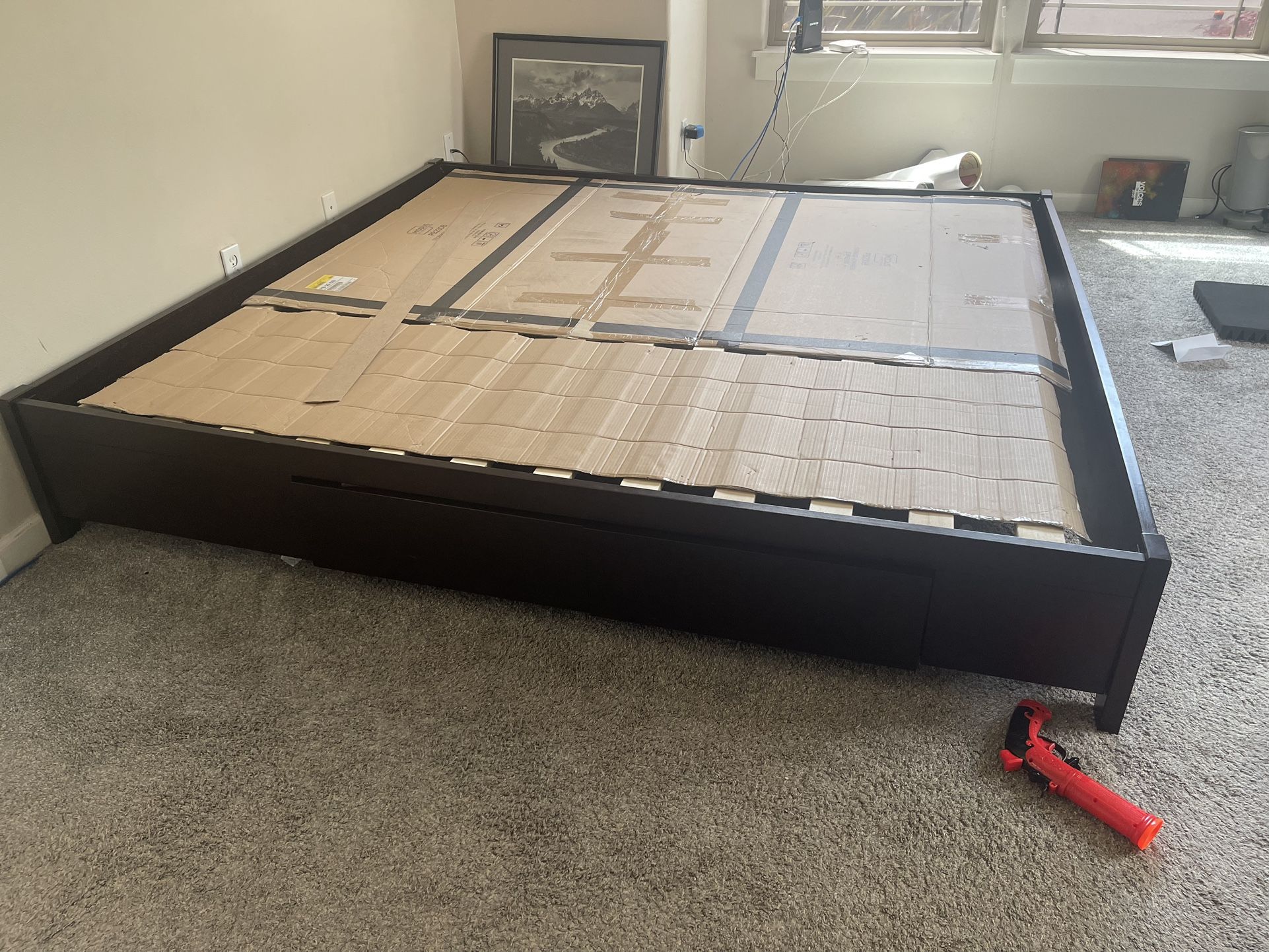King Size 4 Drawer Frame With tuft And Needle Mattress