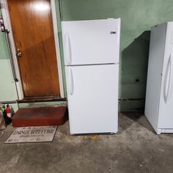 21 Cu Ft Refrigerator 