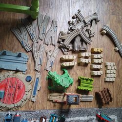 Thomas and Friends Trackmastsr Train Track and Accsssories