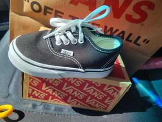 Toddlers Black & White Vans. Size 6. New In Box