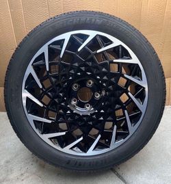 ONE Hyundai 20” Ioniq 5 OEM Wheel Rim TPMS Tire 255/45R20 Michelin. fits 2022 to 2024.  Like-New! No Curb Scratches!  Comes with TPMS sensor! Aired up