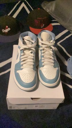 JORDAN MID 1 UNIVERSITY BLUE' women’s sneaker shoes size 8.5 used with box no marks or stains likenew used once