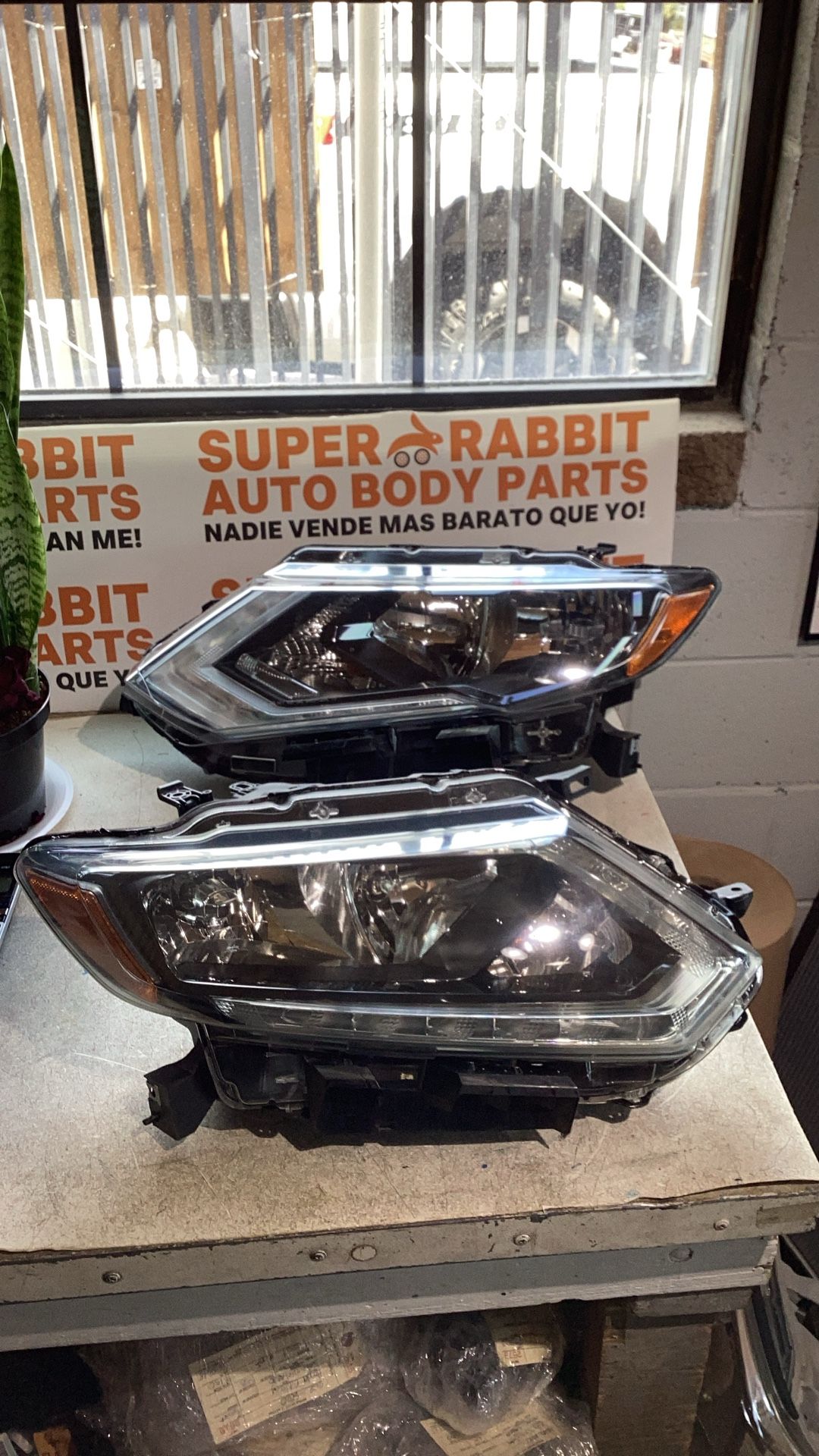 2017 ROGUE Driver Passenger Headlight Original 2020