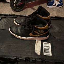 Air Jordan - Mid Black and Gold