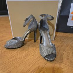 MICHAEL KORS CAMBRIA GLITTER SILVER METALLIC ANKLE STRAP SANDALS 5M