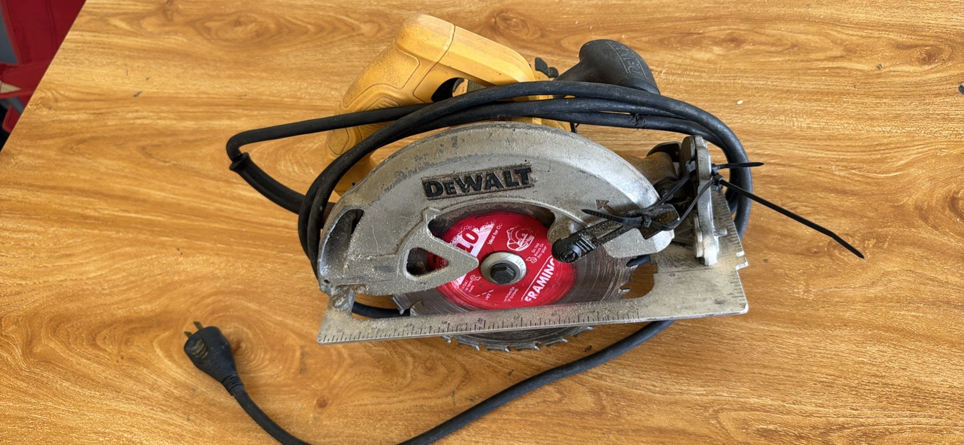 DEWALT Corded Circular Saw