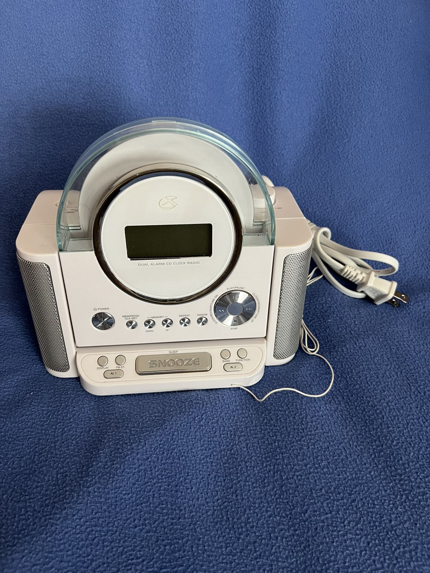 CD Clock Radio CRVD6306DT