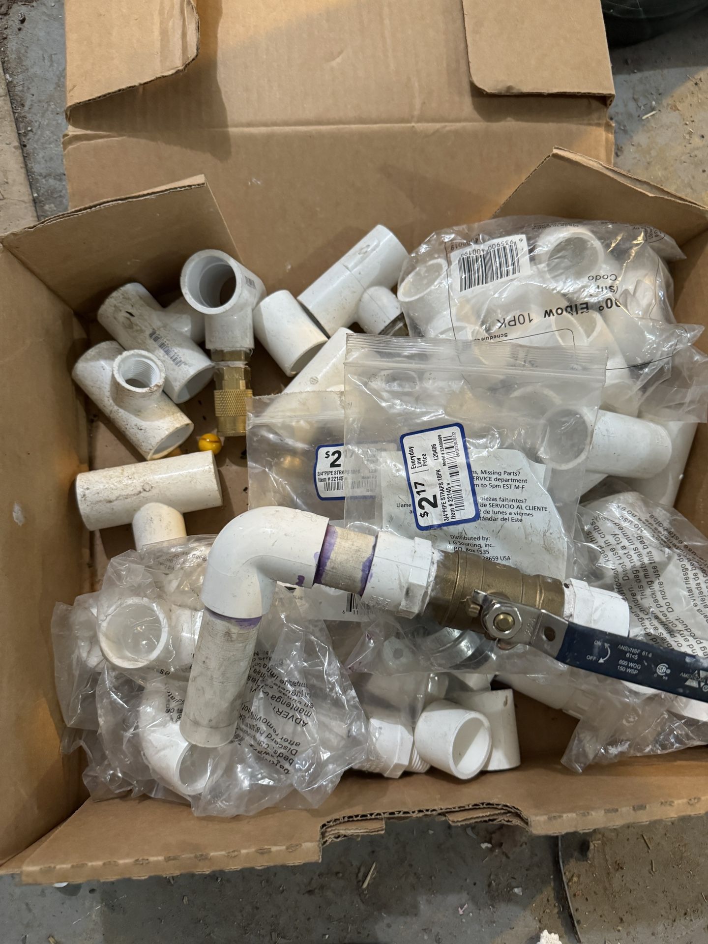 3/4" Pipe Fittings Elbows, T's, Caps and Valves