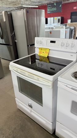 White Electric Range with Glass Cooktop