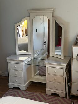 Real Wood White Vanity w/ Tri-Fold Mirror