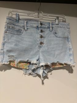 American Eagle Light Wash Distressed Denim Cutoff Shorts size 8