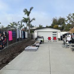 GARAGE SALE!! SATURDAY 12/6-Kitchen Supplies, Art, Mirror, Rug, Clothes!!