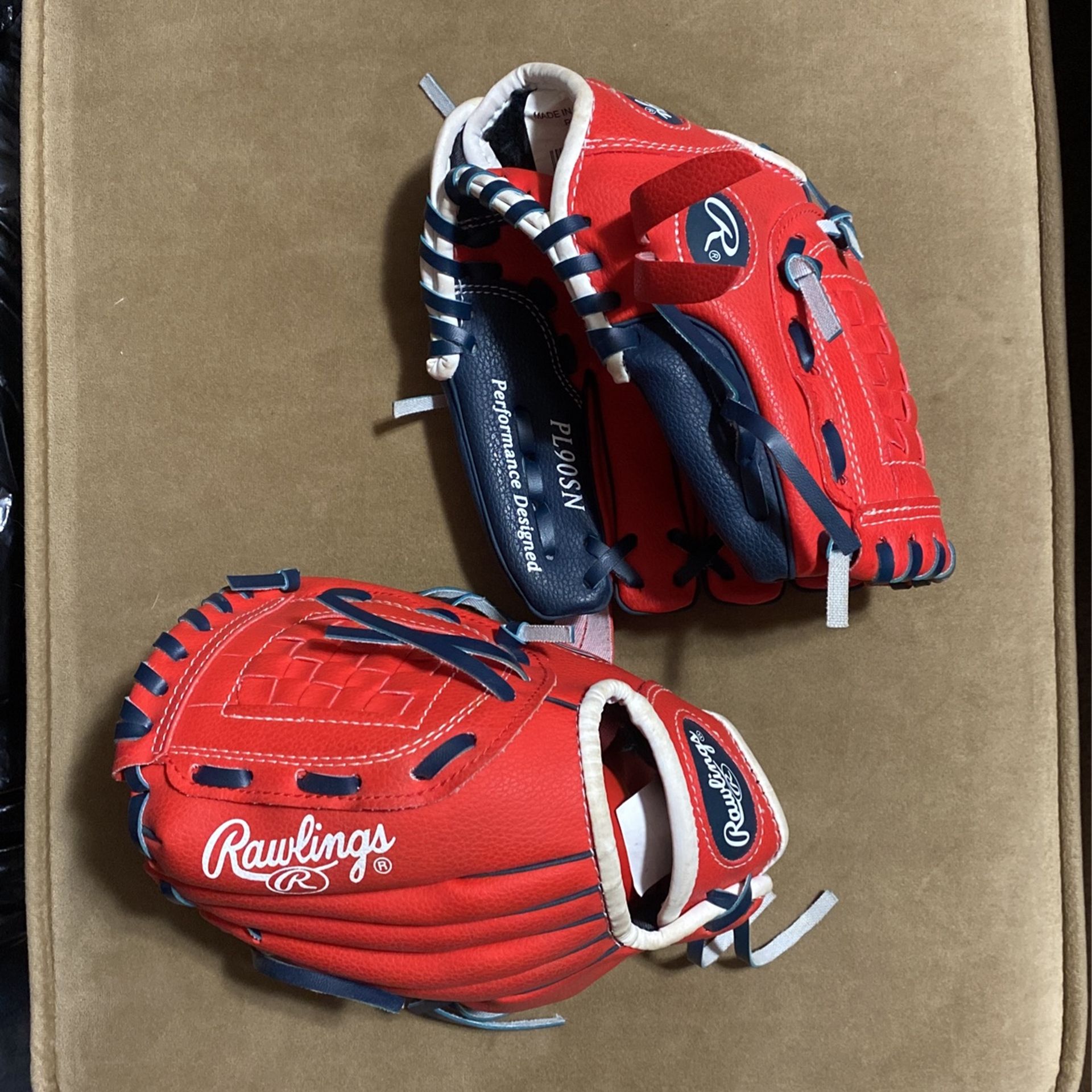 Like New Rawlings T-ball Kids Gloves