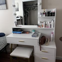 Vanity Table Set With Lighted Mirror And Chair