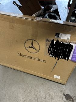 Mercedes 2015-21 C300 Right Front Window Regulator 205-720-53-23