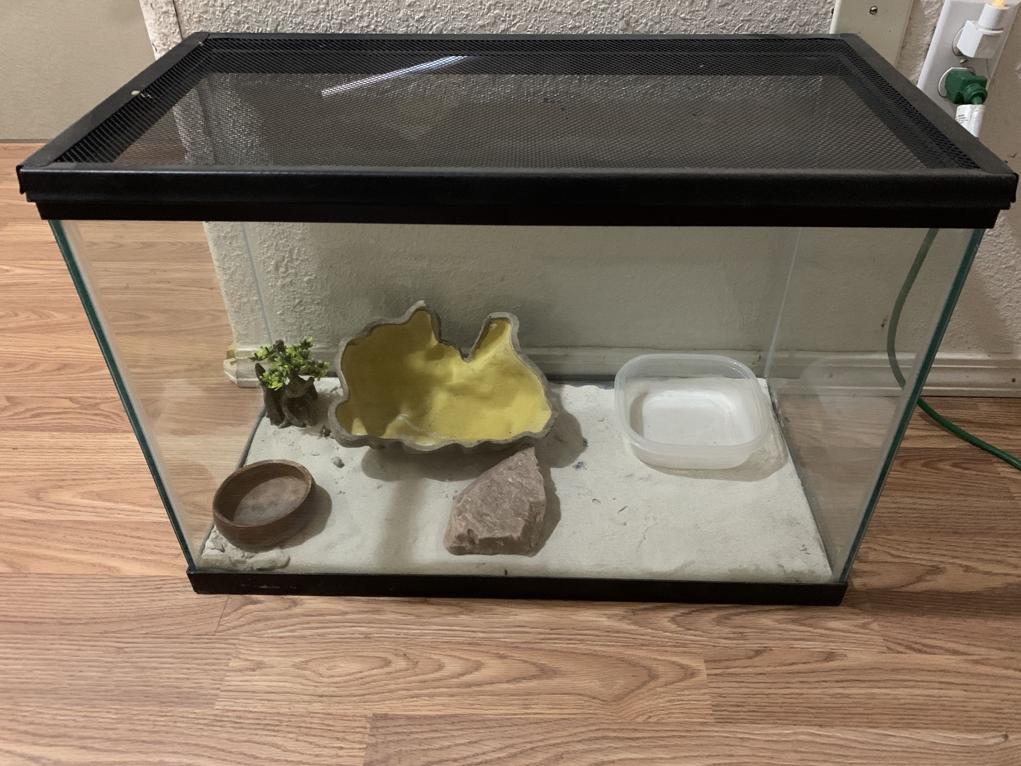 pet tank 24in x 13in x 17in