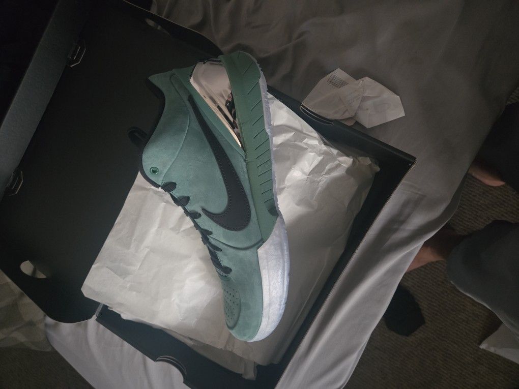 Kobe Protro Girld Dad Size 12