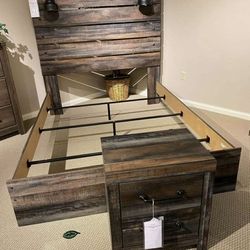 Drystan Brown Queen Panel Bed

by Ashley Furniture