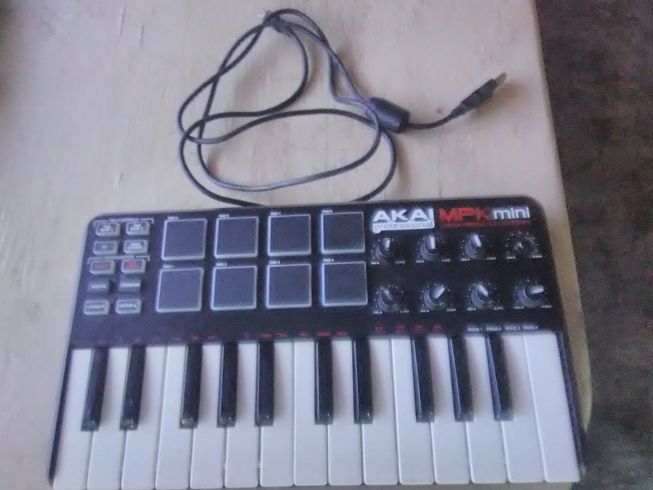 Akai lMPK production keyboard