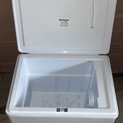 White And Grey Cooler Car Input