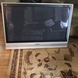 42” Large Wall Mounted Panasonic Viera TV 40”X28”
